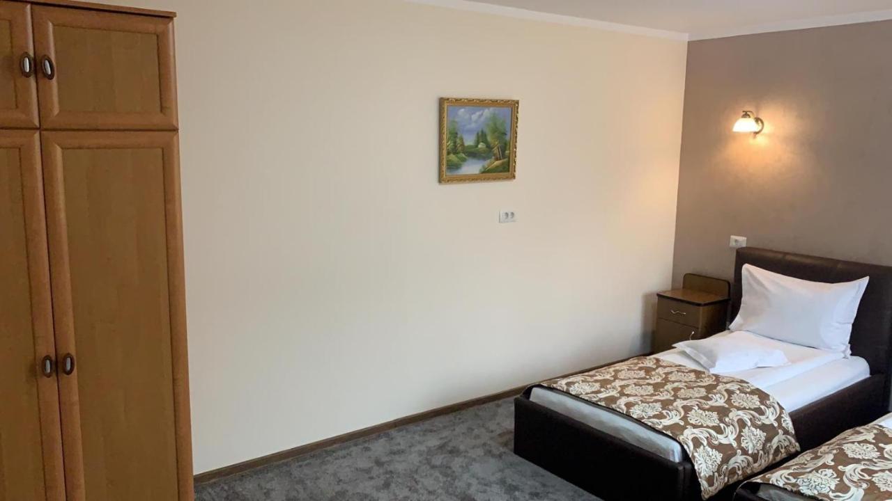 Pensiunea Flora Piatra Neamţ Exterior foto