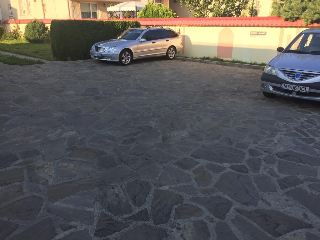 Pensiunea Flora Piatra Neamţ Exterior foto