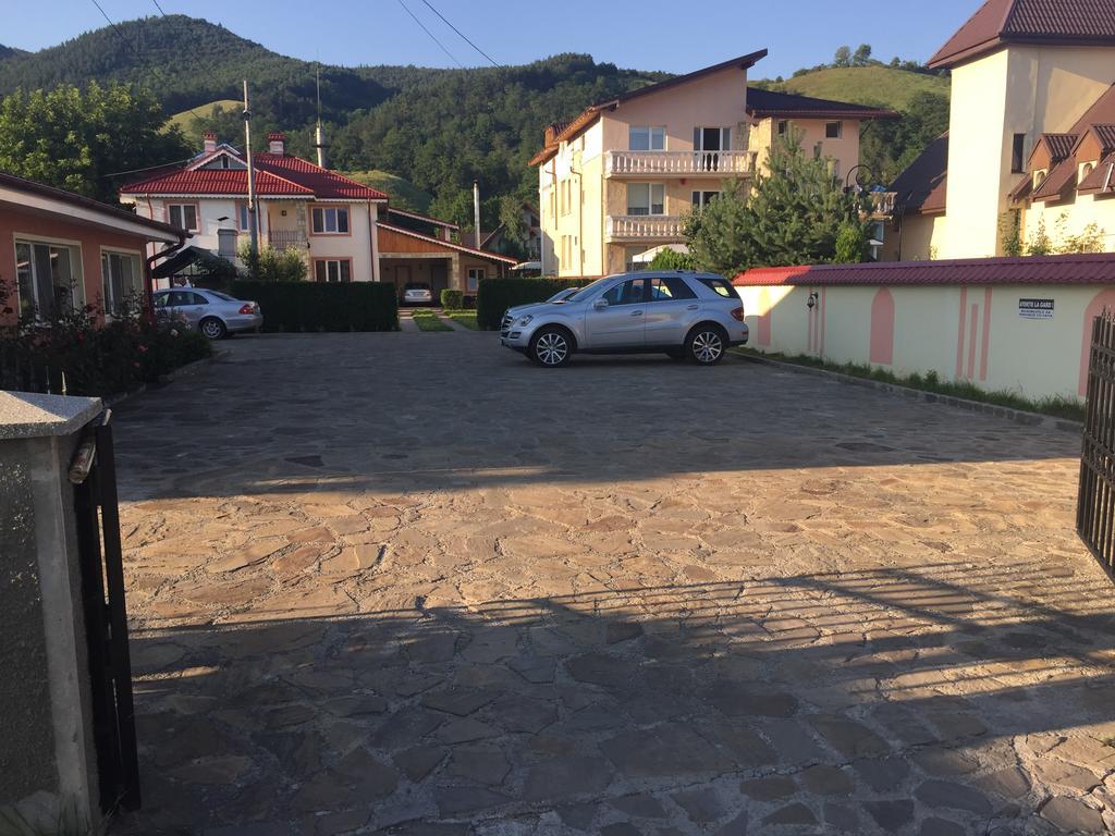 Pensiunea Flora Piatra Neamţ Exterior foto