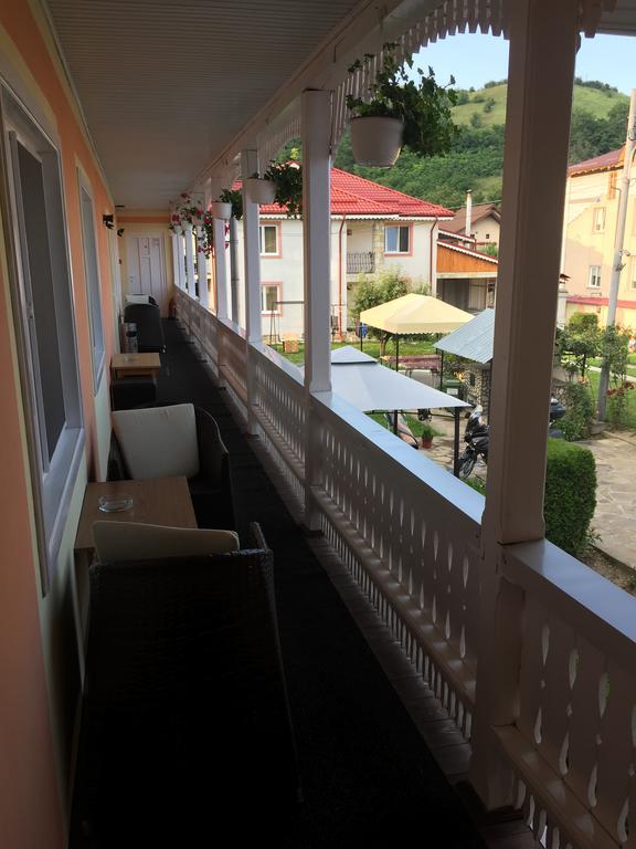 Pensiunea Flora Piatra Neamţ Exterior foto